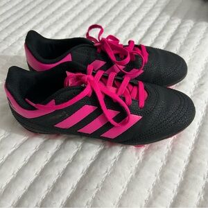Adidas Kids Black and Pink soccer cleats size 2.5